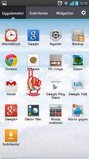 Uygulamalar ekranından E-posta simgesine dokunuyoruz.