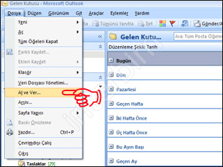 Microsoft Office Outlook 2007 programında bulunan Dosya menüsünden Al ve Ver... seçeneğine tıklıyoruz.